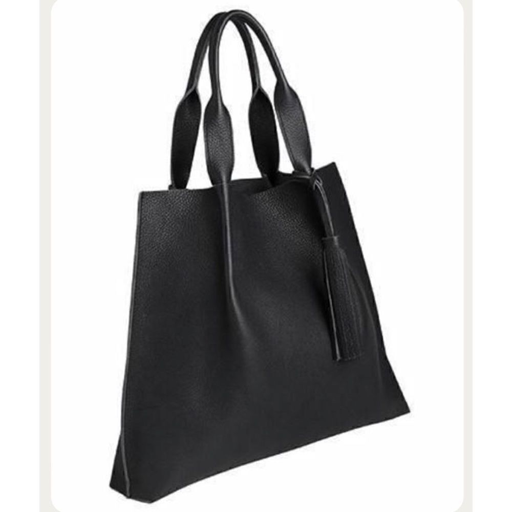 OLIVEVE 
MAGGIE  TOTE WITH LEATHER TASSEL
BLACK PEBBLE LEATHER/ Excellent/ USA - Picture 2 of 8